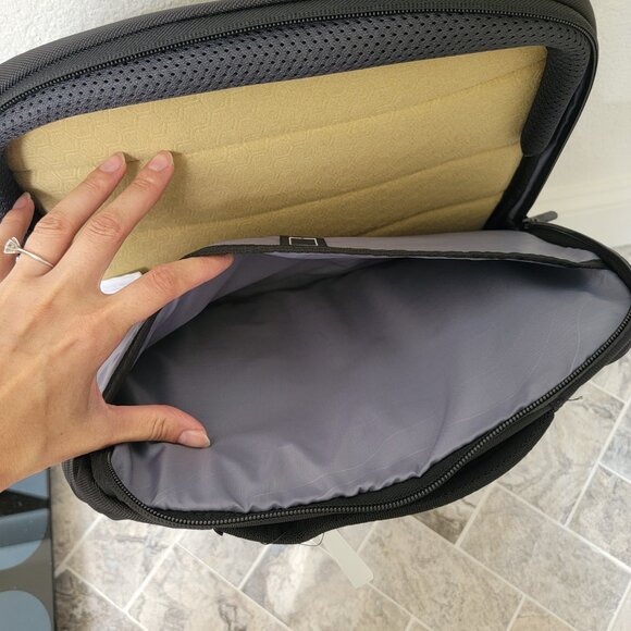 DELL EcoLoop Pro Laptop Backpack 17 BRAND NEW WITH TAGS - Picture 9 of 16